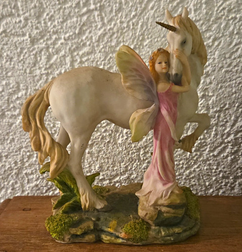 Fee elfe mit - einhorn, dekofigur